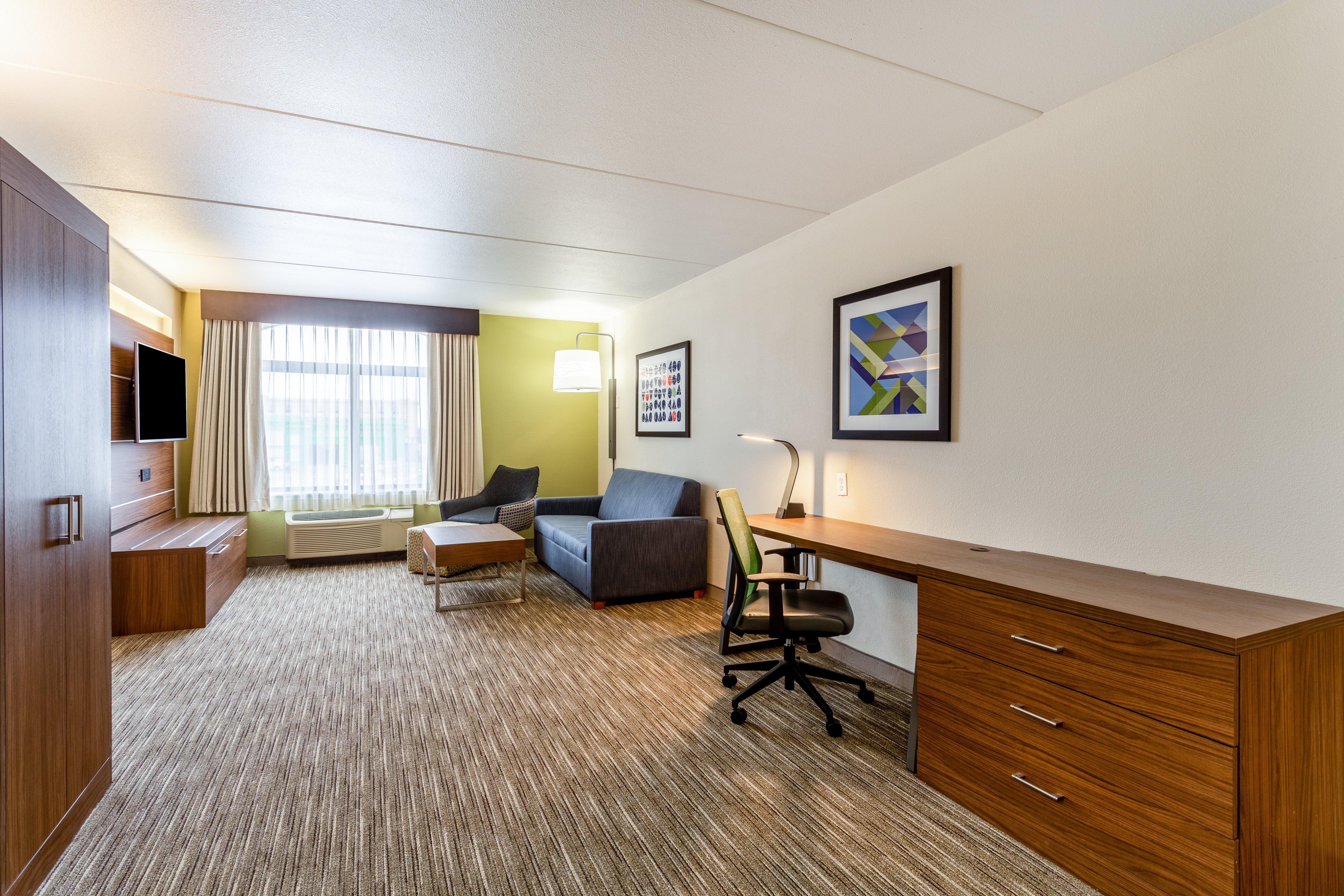 Holiday Inn Express & Suites Сийдър Фолс Екстериор снимка