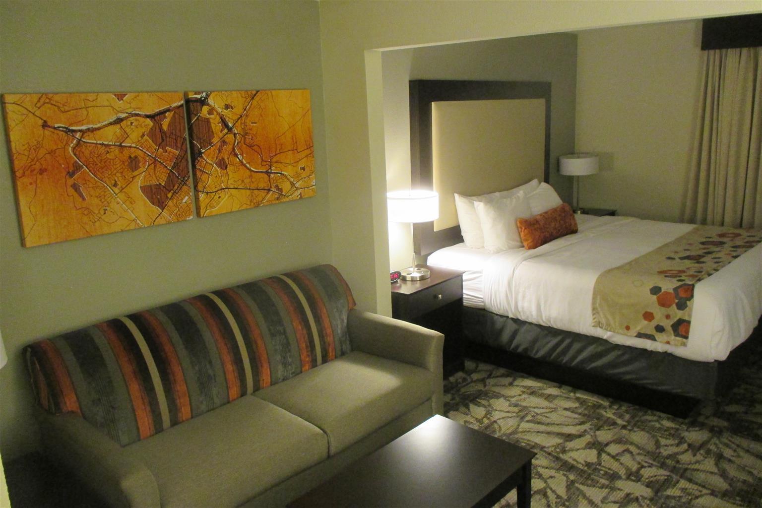 Holiday Inn Express & Suites Сийдър Фолс Екстериор снимка