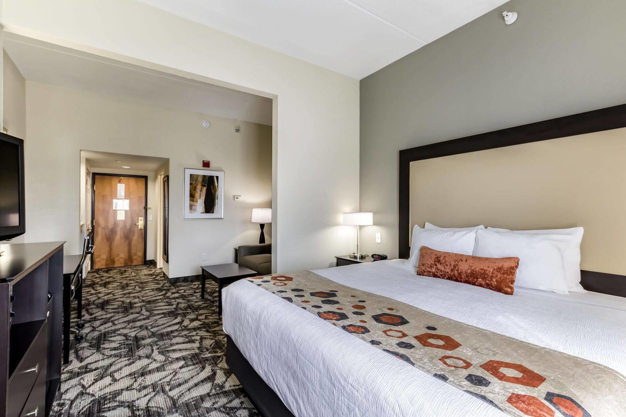 Holiday Inn Express & Suites Сийдър Фолс Екстериор снимка
