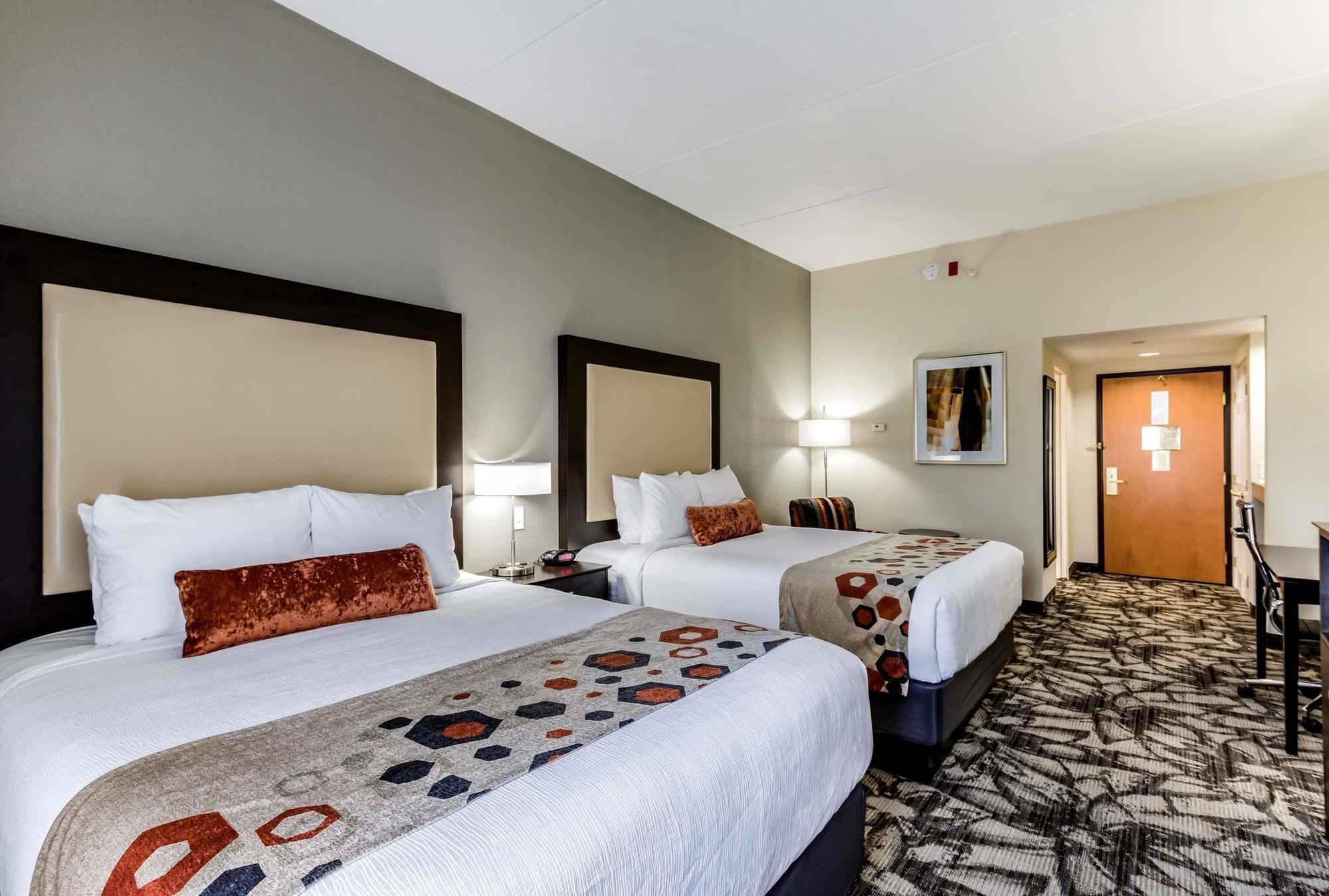 Holiday Inn Express & Suites Сийдър Фолс Екстериор снимка
